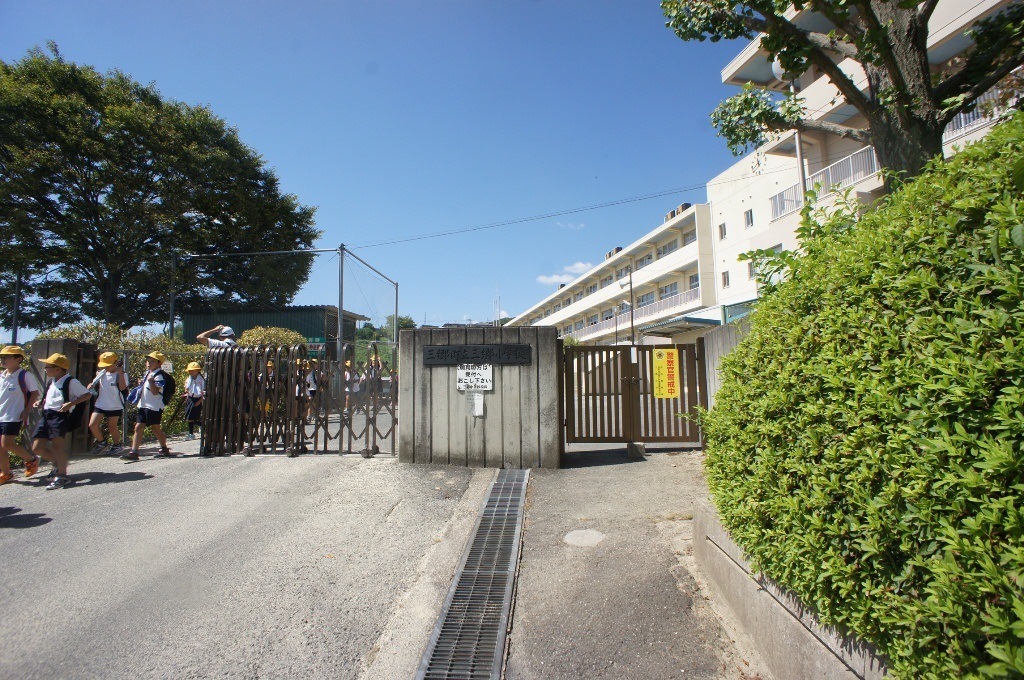 王寺小学校